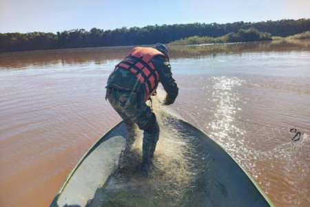 Prefectura incautó redes y espineles ilegales en el río Uruguay